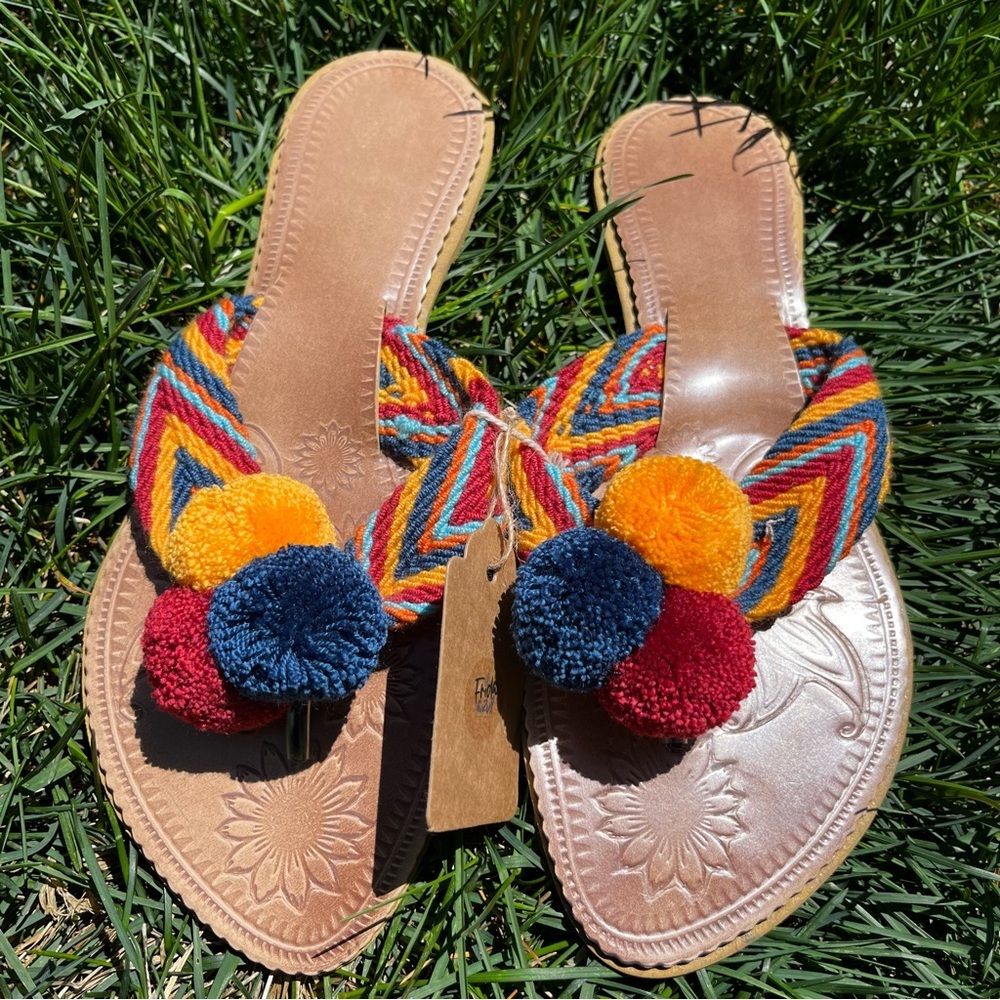 Colorful4U artisan pom-pom flip-flop handmade summer sandals - new! 7.5